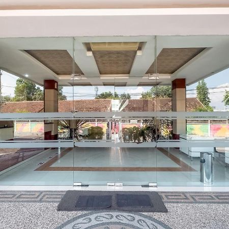 Oyo Flagship 3726 Tembok Batu Residence Tugu Luaran gambar