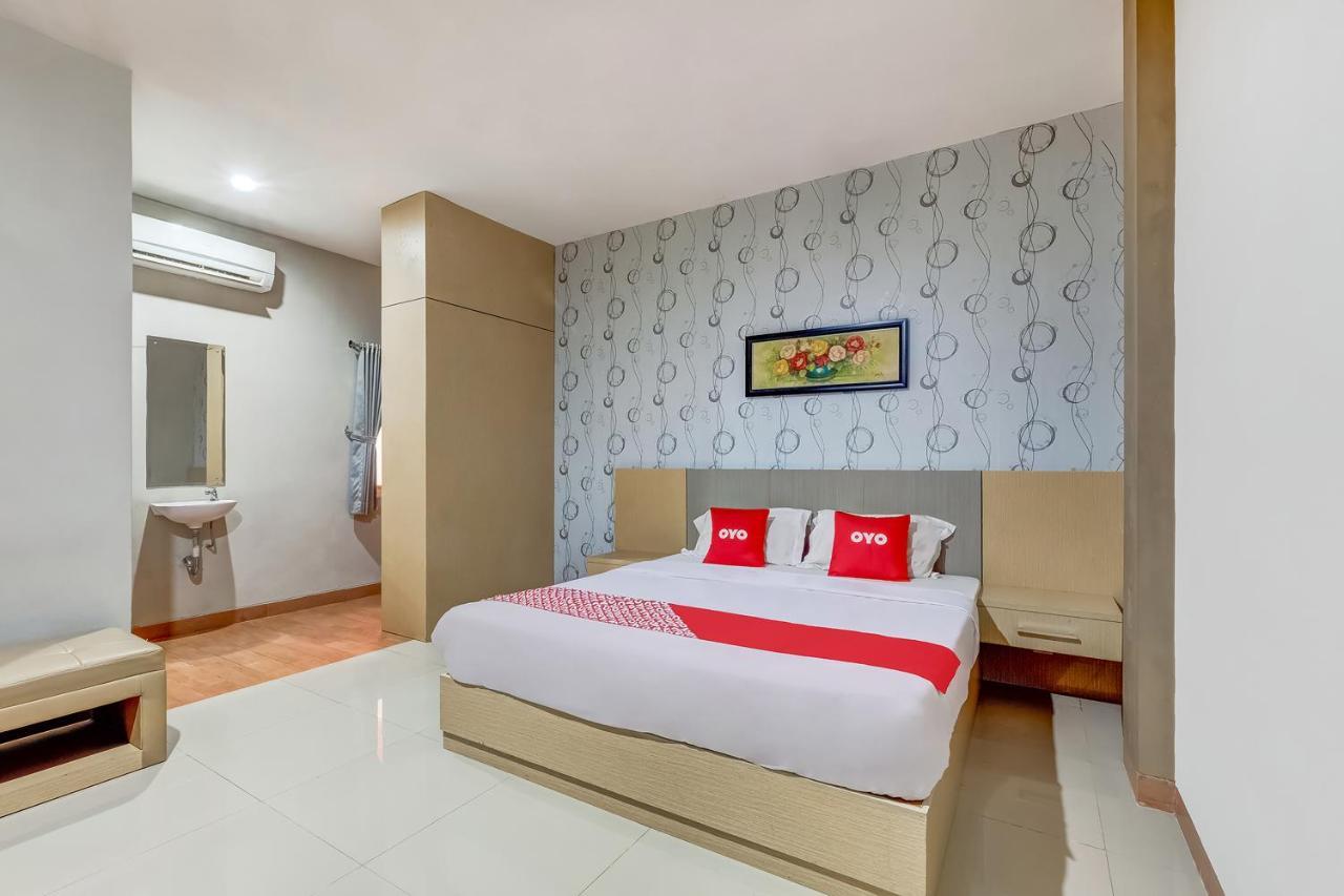 Oyo Flagship 3726 Tembok Batu Residence Tugu Luaran gambar