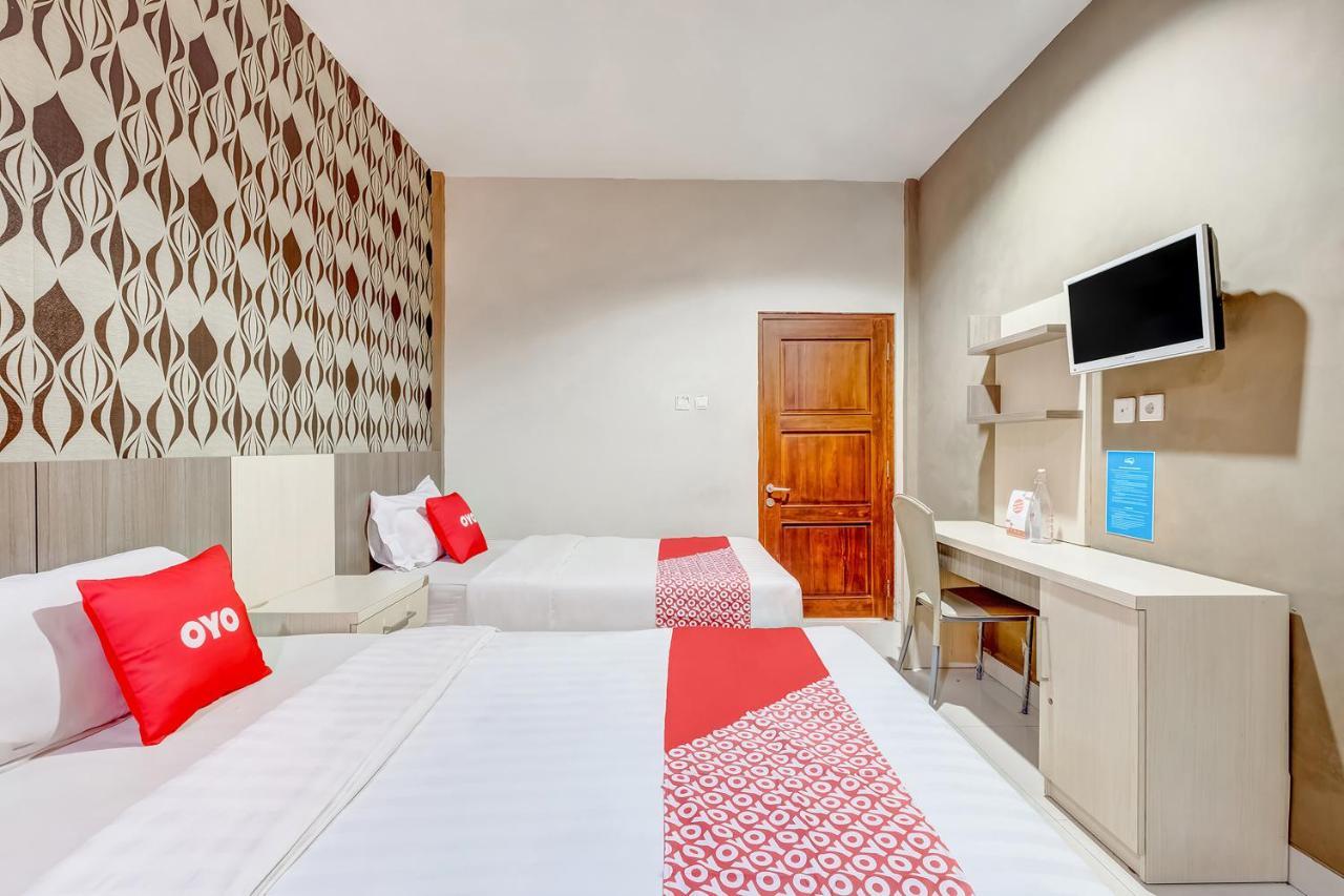 Oyo Flagship 3726 Tembok Batu Residence Tugu Luaran gambar