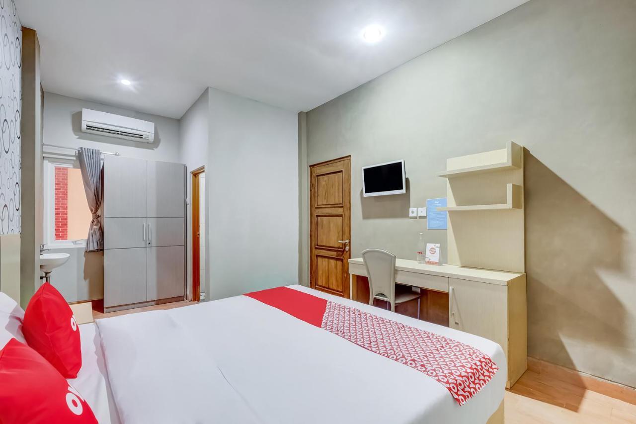 Oyo Flagship 3726 Tembok Batu Residence Tugu Luaran gambar