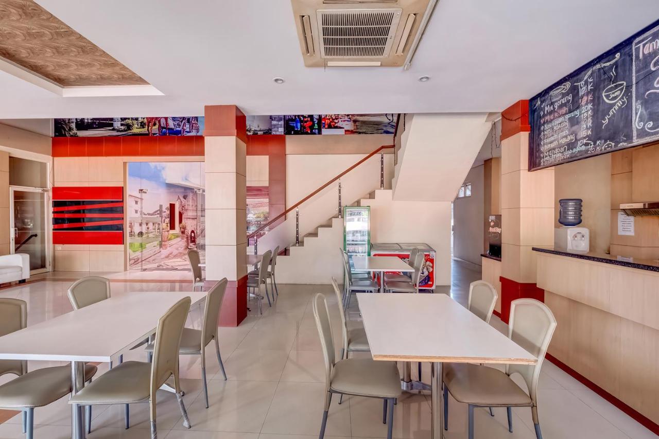 Oyo Flagship 3726 Tembok Batu Residence Tugu Luaran gambar