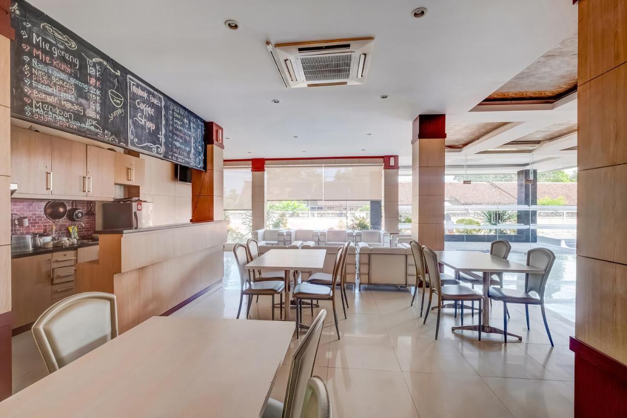 Oyo Flagship 3726 Tembok Batu Residence Tugu Luaran gambar