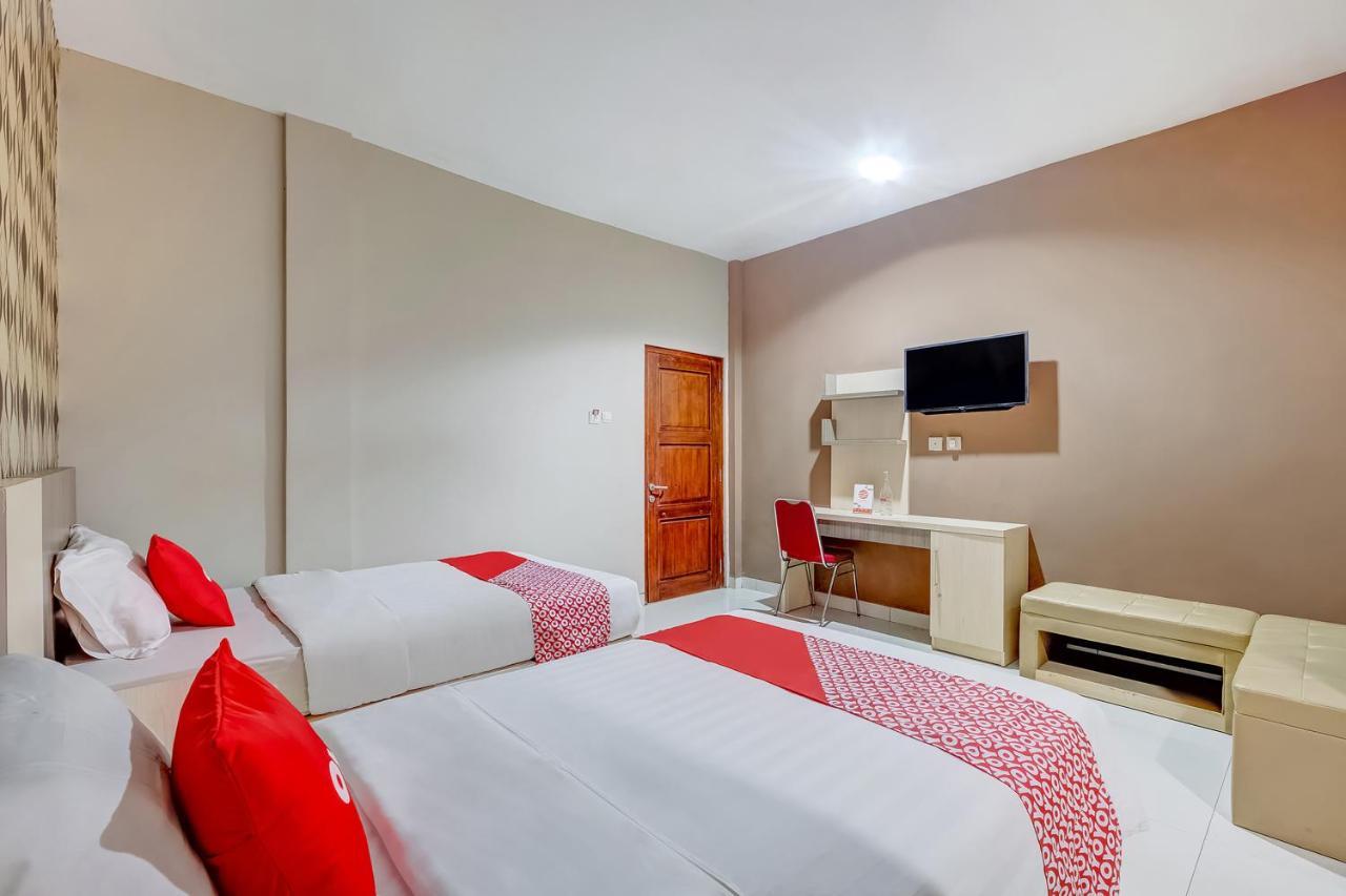 Oyo Flagship 3726 Tembok Batu Residence Tugu Luaran gambar