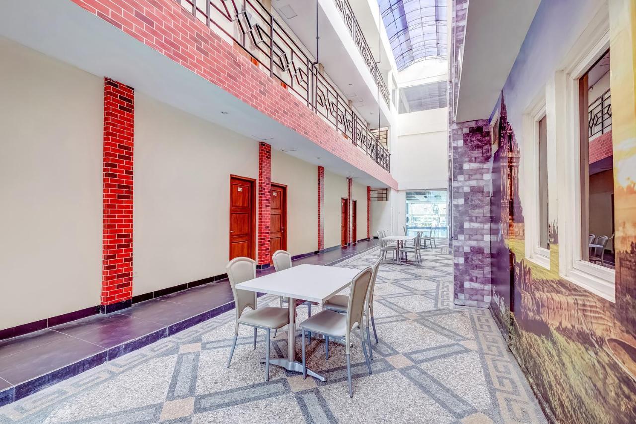 Oyo Flagship 3726 Tembok Batu Residence Tugu Luaran gambar