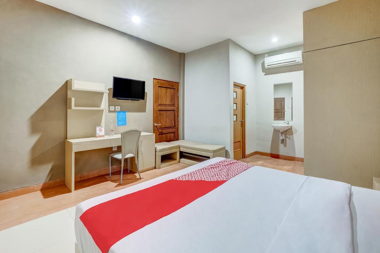 Oyo Flagship 3726 Tembok Batu Residence Tugu Luaran gambar