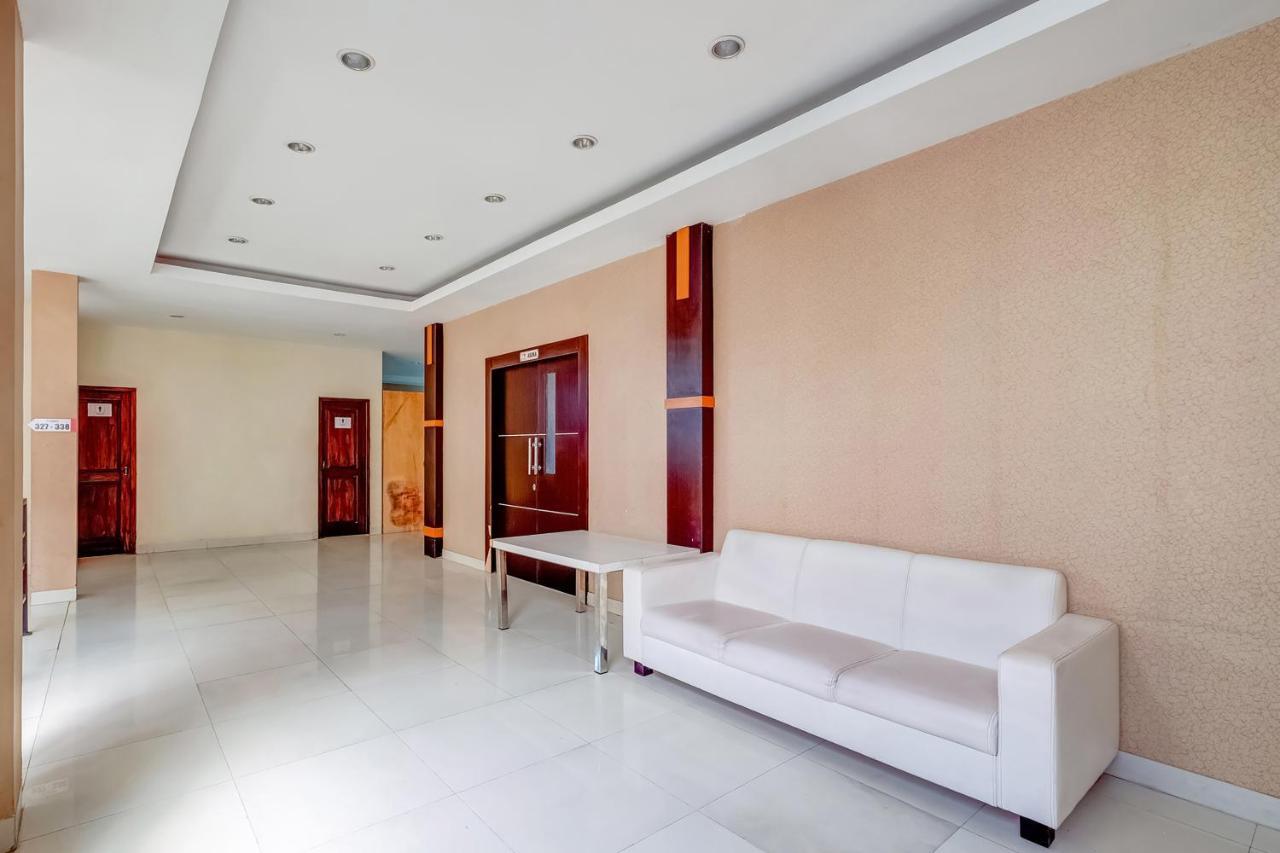 Oyo Flagship 3726 Tembok Batu Residence Tugu Luaran gambar
