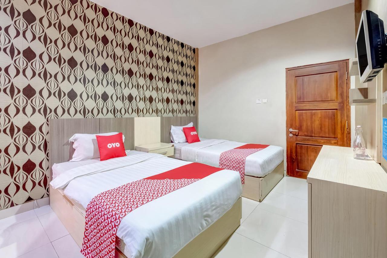 Oyo Flagship 3726 Tembok Batu Residence Tugu Luaran gambar