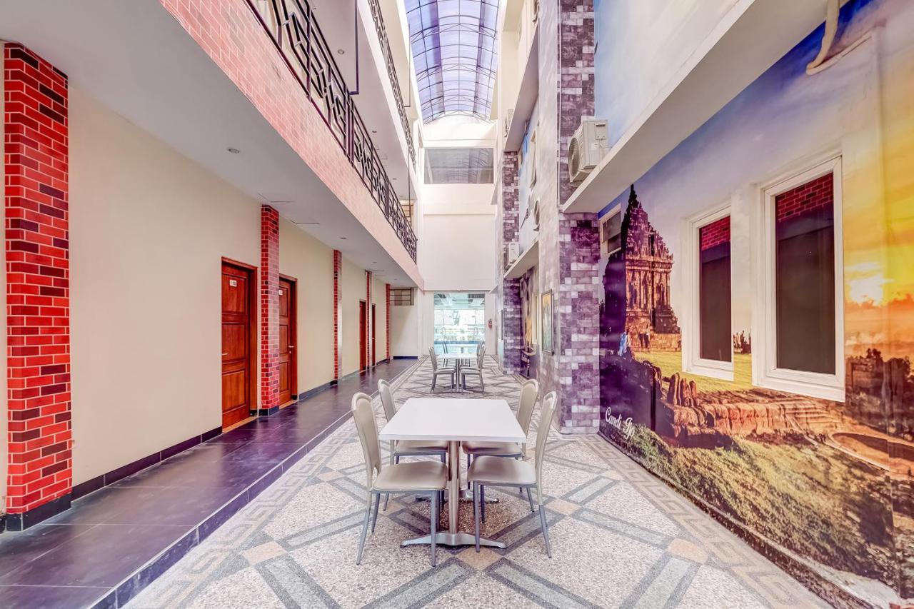 Oyo Flagship 3726 Tembok Batu Residence Tugu Luaran gambar