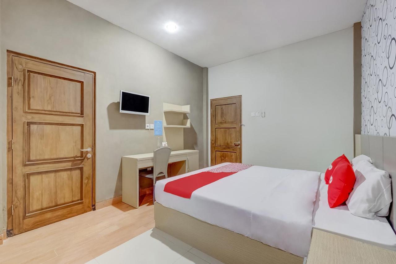 Oyo Flagship 3726 Tembok Batu Residence Tugu Luaran gambar