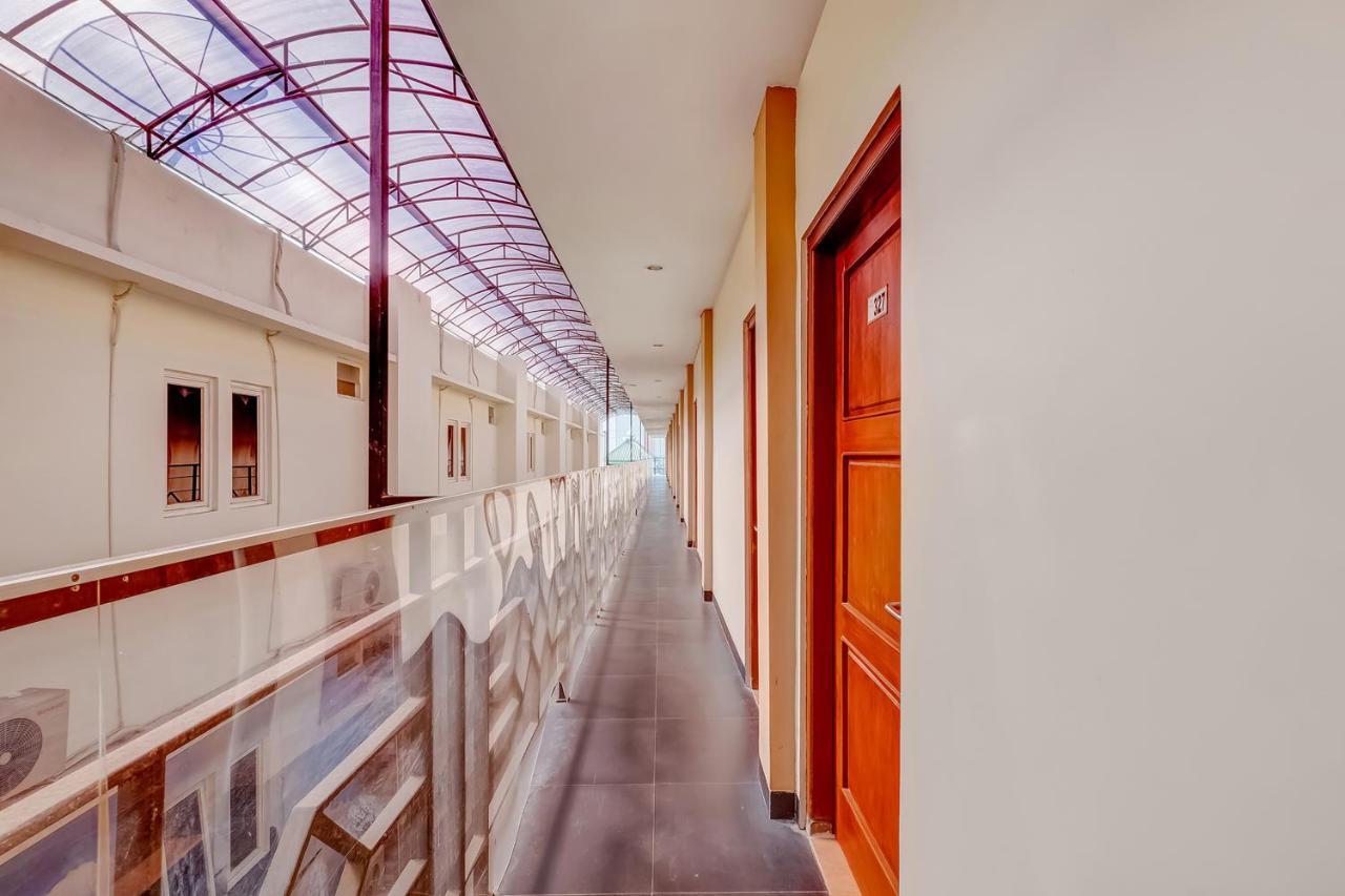 Oyo Flagship 3726 Tembok Batu Residence Tugu Luaran gambar