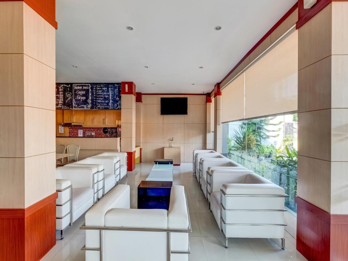 Oyo Flagship 3726 Tembok Batu Residence Tugu Luaran gambar