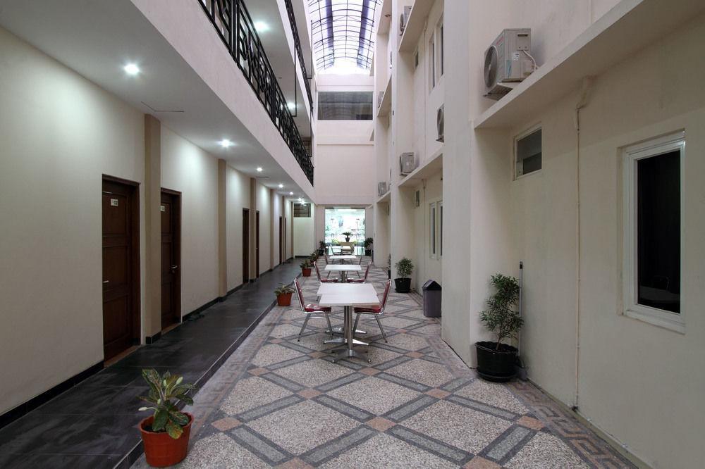 Oyo Flagship 3726 Tembok Batu Residence Tugu Luaran gambar