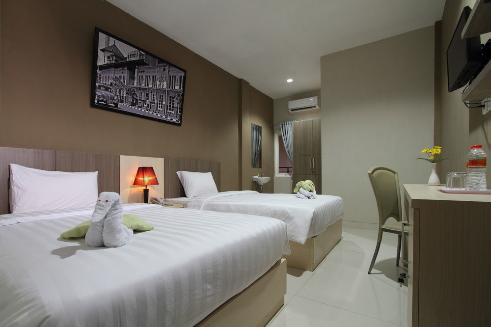 Oyo Flagship 3726 Tembok Batu Residence Tugu Luaran gambar